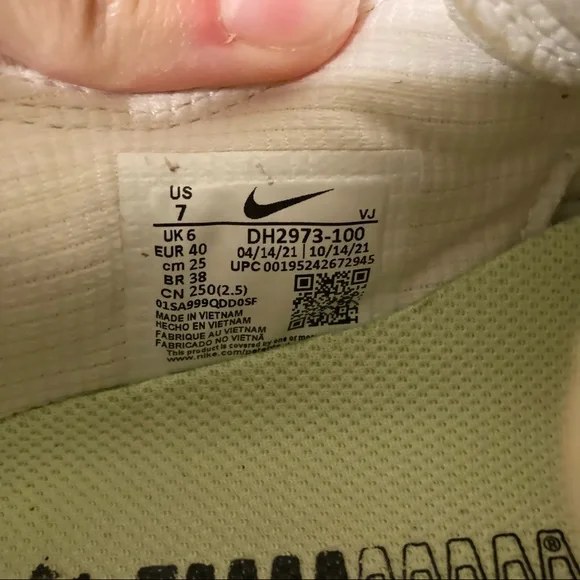 Nike Women's White and Black Sneakers - Picture 6 of 6